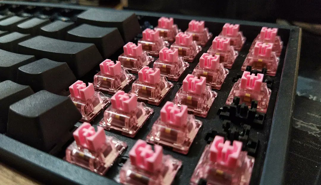 benhur07b's tweet image. The rest of the @akkogear Jelly Black and Jelly Pink arrived. That means my @KeychronMK K4 can now have all Jelly switches. 

The Jelly Black and Pink are smooth, clacky, and affordable #linears. Highly recommended. 👍

#mechanicalkeyboardsph #mechanicalkeyboard #akko #keychron
