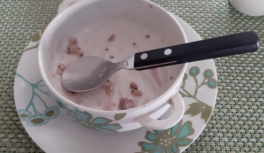 HistorySara's tweet photo. Anyway, my act of #philocaly this morning, was having porridge with black cherries & a drizzle of tahini in my Villeroy & Boch 'Scarlett' bowl. Frozen black cherries discovered in the freezer left over from Xmas #tinyjoys https://t.co/bLsQw4GYsz
