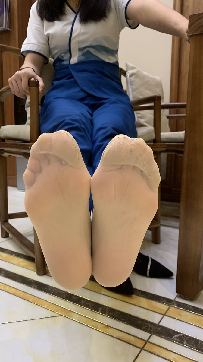 arle9310's tweet photo. 采耳店1号，穿了三天，袜子脱下来有点湿，穿的高跟鞋有一股酸味混杂着皮革味，晚点上视频 #原味卖家 #原味袜子 #恋物 #恋足控 #臭襪 #臭丝袜脚 #臭丝袜 #二手絲襪 #原味丝袜 https://t.co/uJwkw7TOAD