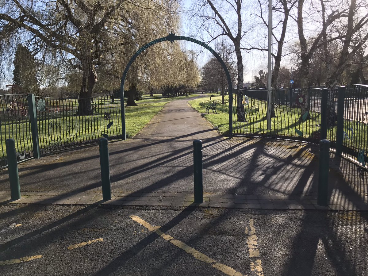 WalkRideCheadle's tweet photo. No.

14/03/22

9am

154 days late.

Even worse, the pointless, illegal and discriminatory chicane on the other side of the park is still there, rendering the working crossing useless. A travesty.

@StockportMBC @OfficialTfGM @cllrdavidm @WalkRideStocky https://t.co/SYdXFietum