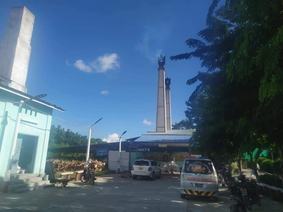 TTFR__Myanmar's tweet photo. A staff from AyeNyeinYar cemetery  in Pyay tsp where HtetMyatAung and PyoWaiYanKyaw had been cremated was abducted by SAC troops yesterday. #HelpMyanmarIDPs #2022Mar14Coup #WhatsHappeningInMyanmar https://t.co/LB1mEkboEc