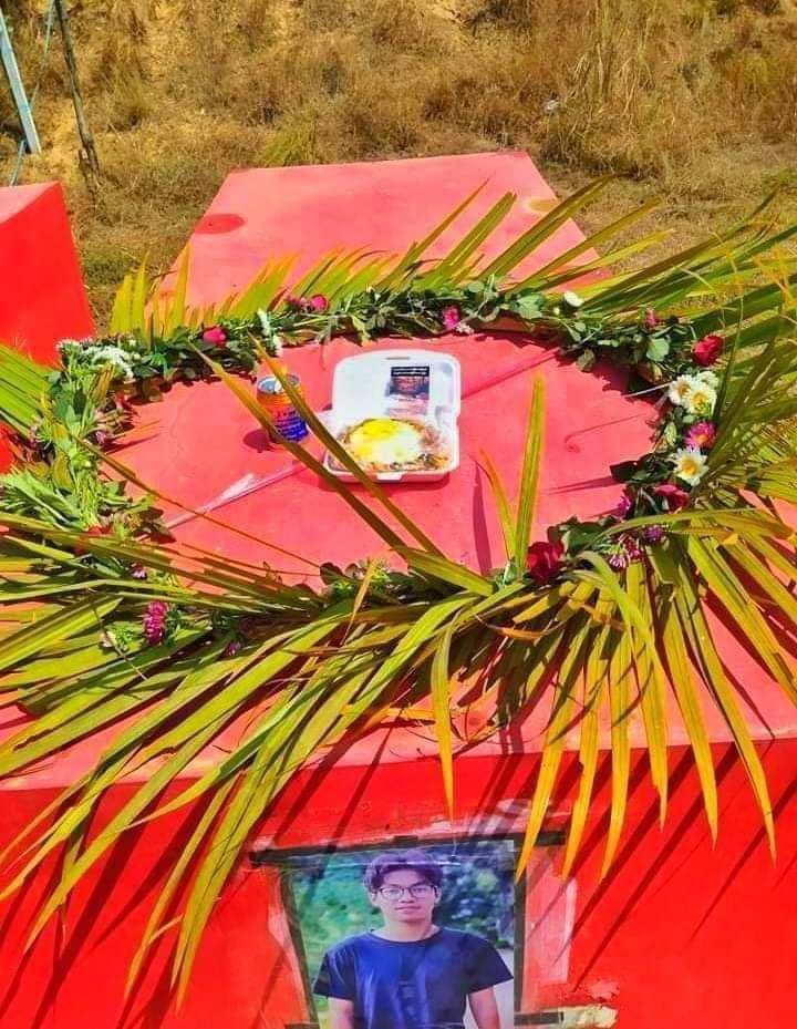 TTFR__Myanmar's tweet photo. A staff from AyeNyeinYar cemetery  in Pyay tsp where HtetMyatAung and PyoWaiYanKyaw had been cremated was abducted by SAC troops yesterday. #HelpMyanmarIDPs #2022Mar14Coup #WhatsHappeningInMyanmar https://t.co/LB1mEkboEc