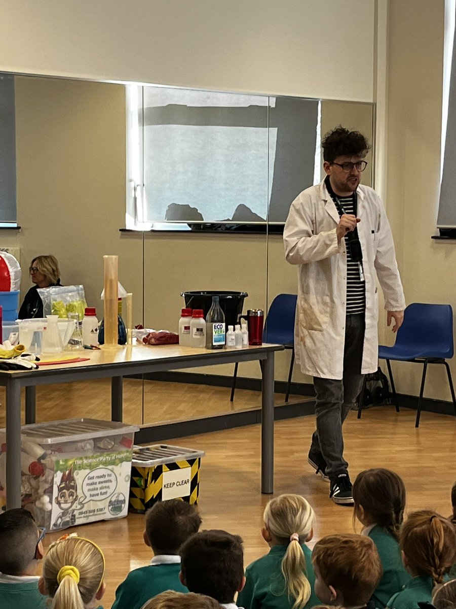 CPickeringPri's tweet photo. Science Week starting off with a BANG!! #sublimescience #BritishScienceWeek2022 https://t.co/tiHVze3lAR