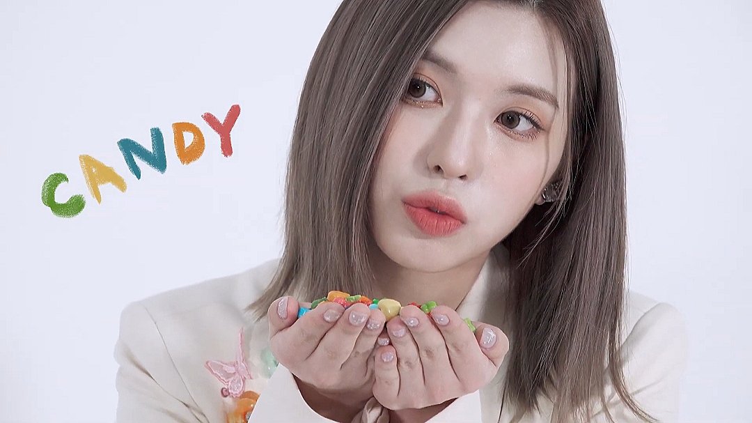 baejsfiles's tweet photo. lovely chick who loves yellow 🐥🍭

#BAE #배이 #NMIXX #엔믹스 https://t.co/ZOXs5UaiO8
