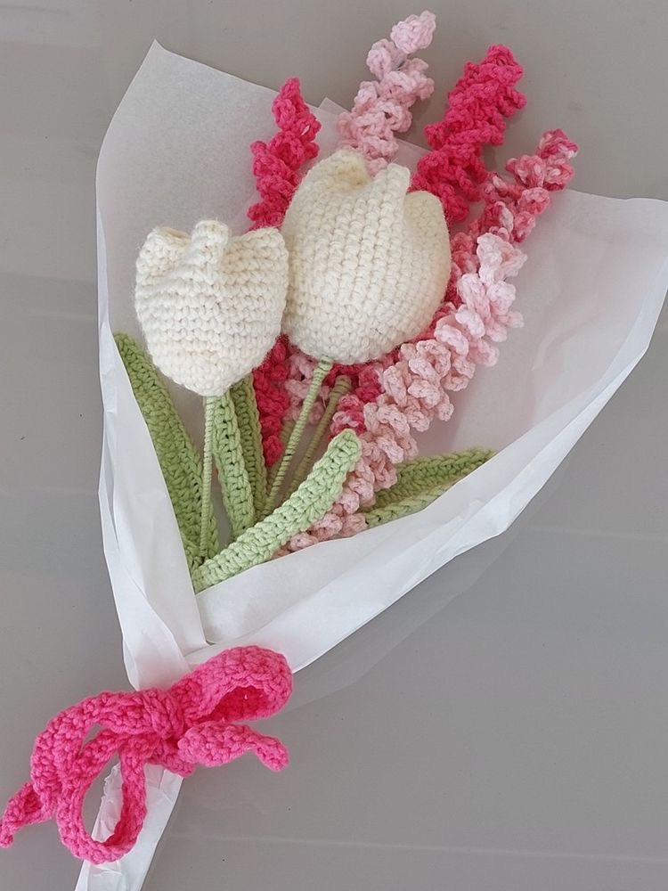 stbrysph's tweet photo. If I ever got a crochet bouquet flower I’d cry https://t.co/8GF87YwXxV