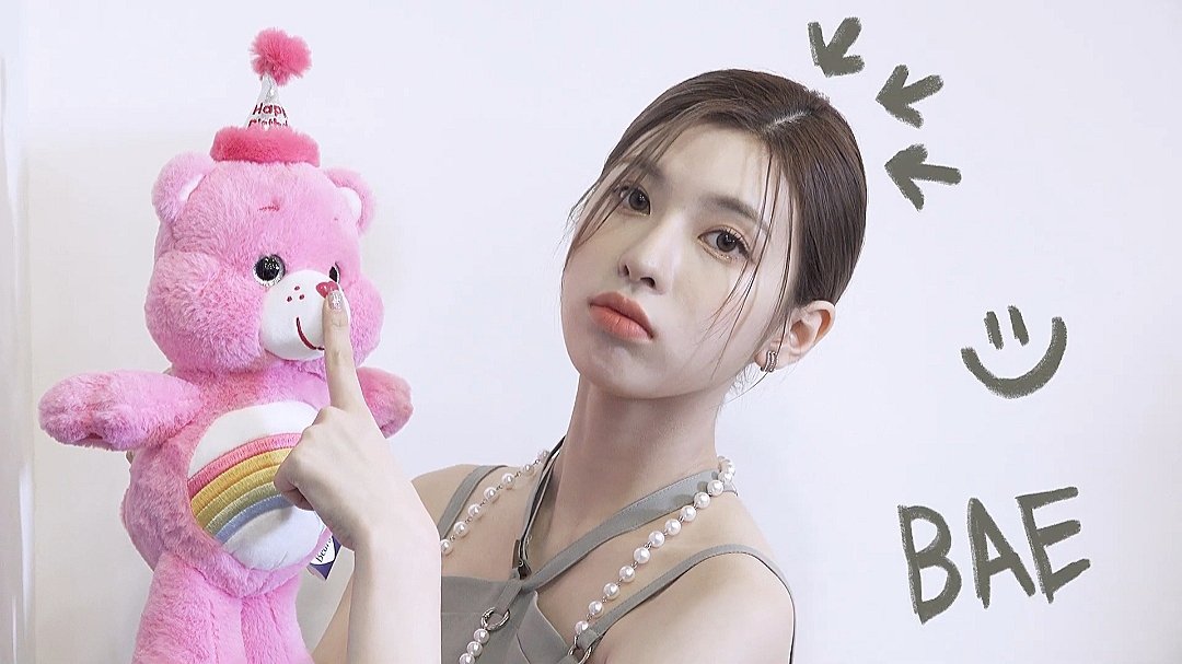 baejsfiles's tweet photo. Happy White Day! 🧸💝

#BAE #배이 #NMIXX #엔믹스 https://t.co/qZI3HMb1LT