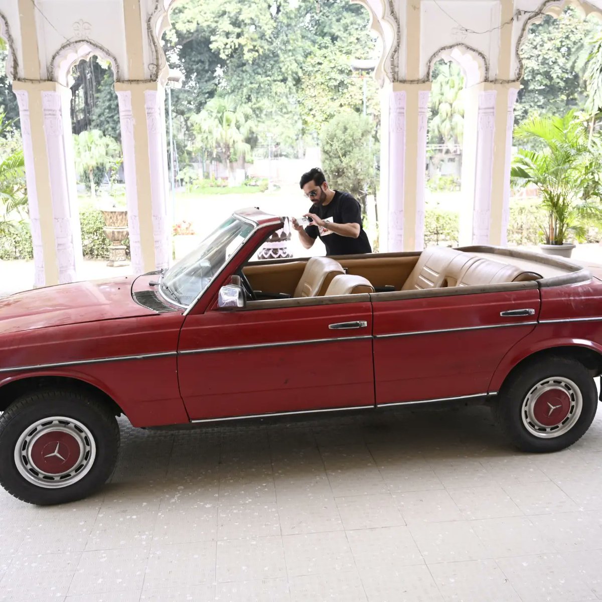TheCarlton4's tweet photo. Taking out time from his busy schedule, Mr. Luv Sinha visited #CarltonLucknow a few days back. @LuvSinha Thanks for honouring us with your presence..
@Hocofficial05 @ShatruganSinha
@SonakshiSinha #bestweddingvenue #Lucknow #dreamwedding #MarriageLawn https://t.co/VRGX1Te1Wf