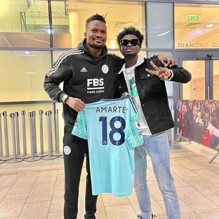 AmegahCollins's tweet photo. Just lile KiDi who was at the Emirates Stadium to support Arsenal and @Thomaspartey22 , Kuami Eugene was there as well to support Daniel Amartey 🇬🇭🇬🇭
#ARSLEI #Ghana #GhanaMusic #football #backstars https://t.co/gA49vLa96D