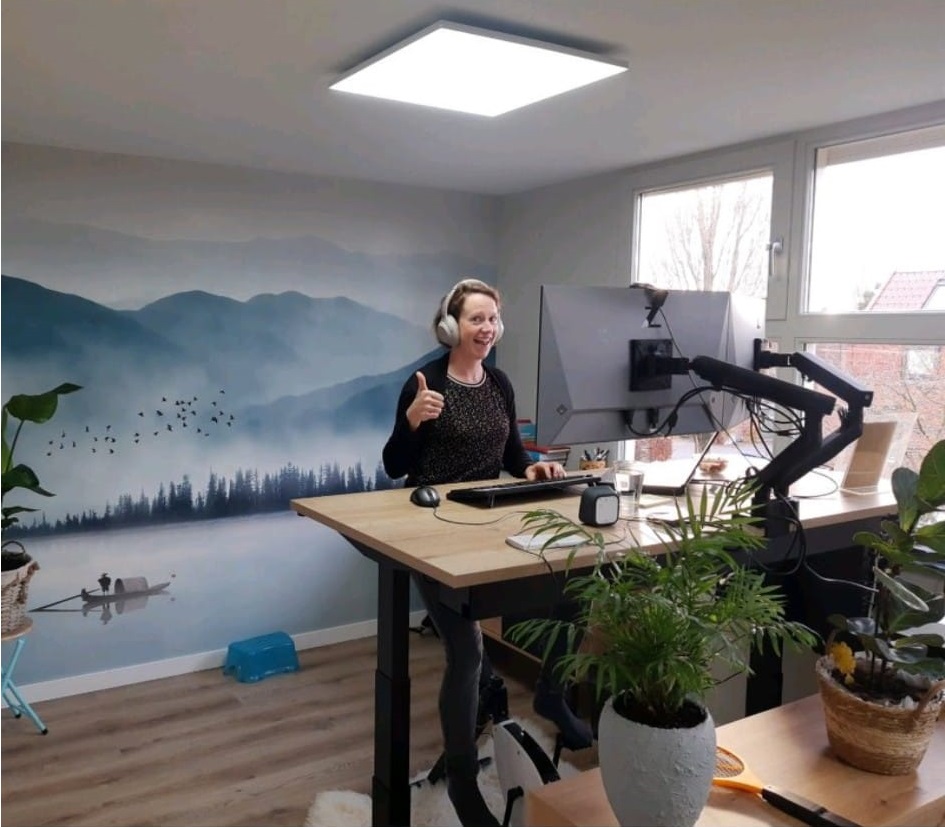 worktrainer's tweet photo. "Onze productiviteit is echt vet omhoog gegaan sinds we deze heerlijke werkfaciliteiten hebben die we eerst konden uitproberen bij Worktrainer. Helemaal blij mee! Staand en fietsend werken, geen rug- en bekken klachten meer." - Anouk Van De Bovenkamp - de Vries
#worktrainer https://t.co/JtjA4bMrzG