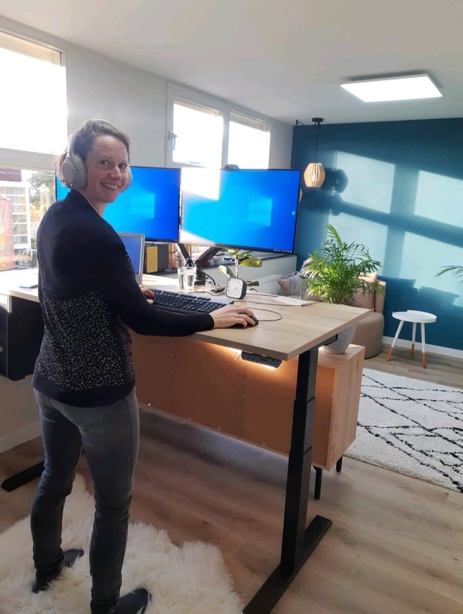 worktrainer's tweet photo. "Onze productiviteit is echt vet omhoog gegaan sinds we deze heerlijke werkfaciliteiten hebben die we eerst konden uitproberen bij Worktrainer. Helemaal blij mee! Staand en fietsend werken, geen rug- en bekken klachten meer." - Anouk Van De Bovenkamp - de Vries
#worktrainer https://t.co/JtjA4bMrzG