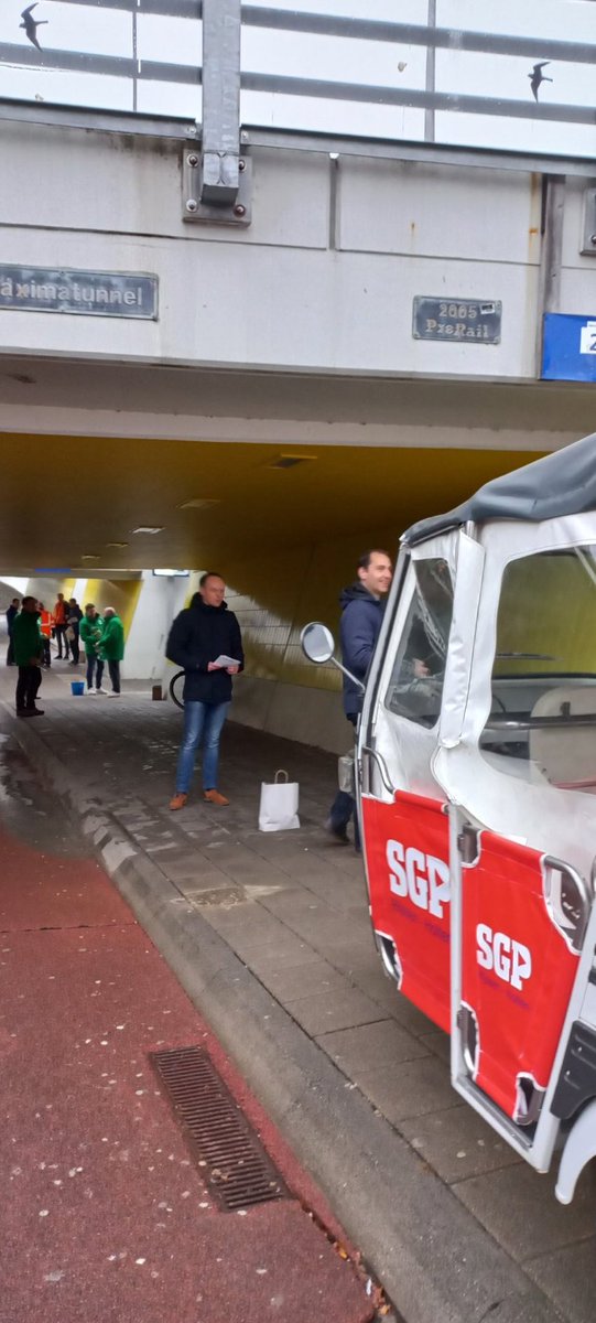 No Context Campagnefoto’s tweet media