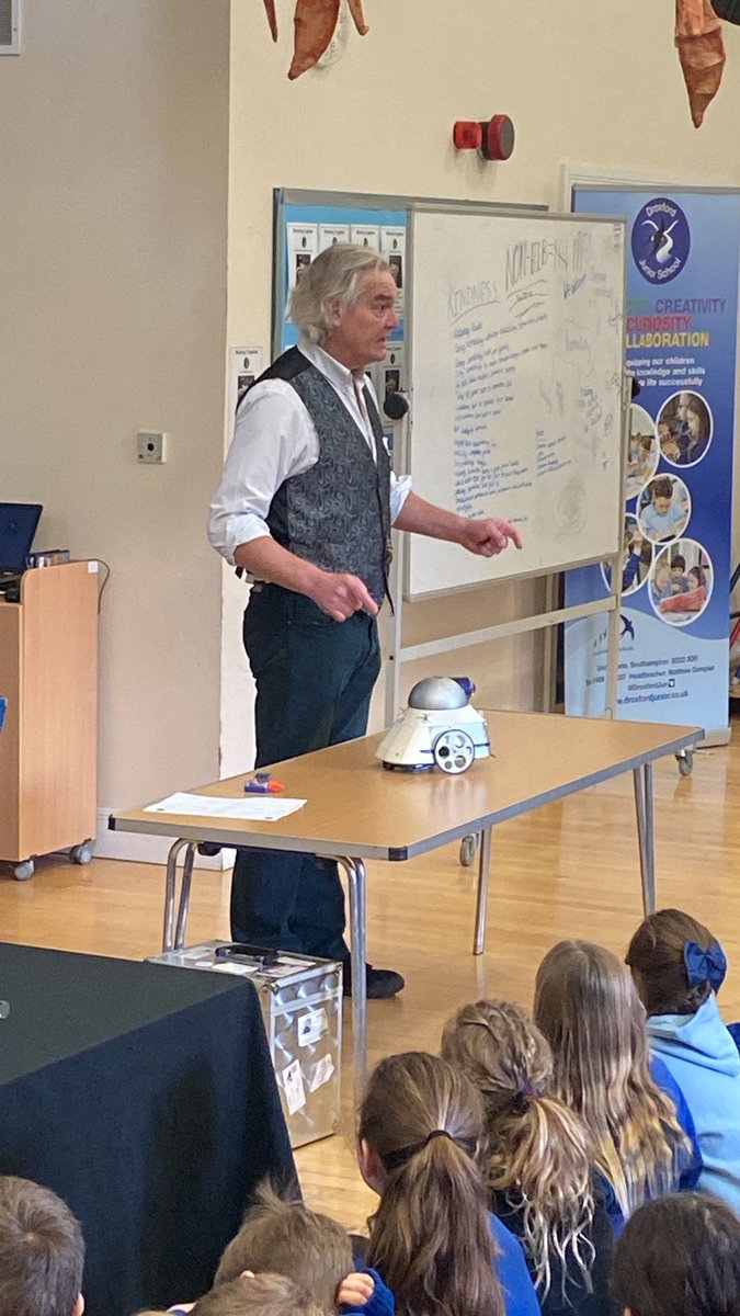 DroxfordJun's tweet photo. Today we are delighted to welcome Ian Dunt, and his robot - Jeffrey, to start off Science week! https://t.co/brXewgRdCj