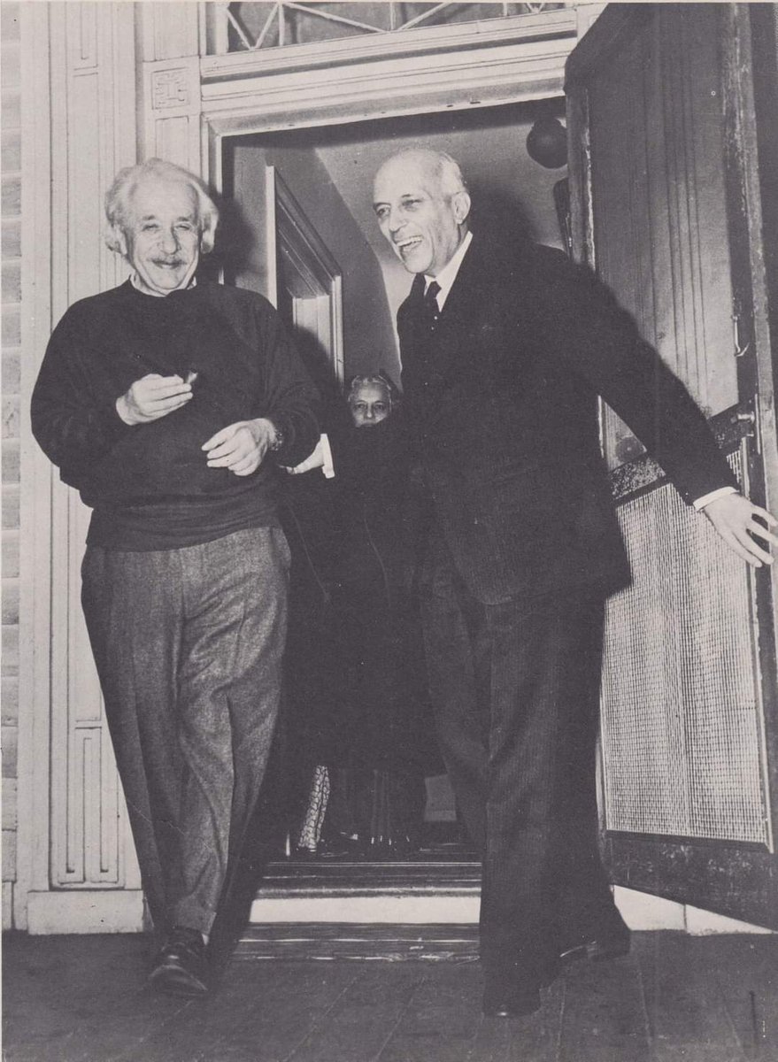 jnmfsm's tweet photo. Jawaharlal Nehru with Albert Einstein at Princeton , New Jersey , 5 November 1949.

#AlbertEinstein.
#JawaharlalNehru. https://t.co/XJMZKREUpm