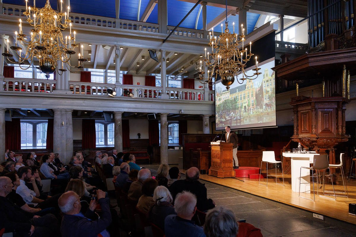 CartesiusLyceum's tweet photo. Vorige week was de presentatie van meneer Burgersdijk zijn boek over het Gymnasium. Gefeliciteerd, @dburgersdijk_!
Binnenkort zal dit boek ook te leen zijn in onze Mediatheek.
Foto's zijn gemaakt door Evert Doorn. https://t.co/vp0rtovMVQ