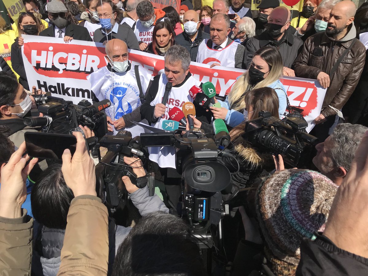 Hiç bir yere gitmiyoruz! İyi hekimlik ve sağlık hakkı mücadelemiz sürecek. ⁦<a href="/BursaTabip/">Bursa Tabip Odası</a>⁩ ⁦<a href="/alpaslanturkkan/">Alpaslan Türkkan</a>⁩