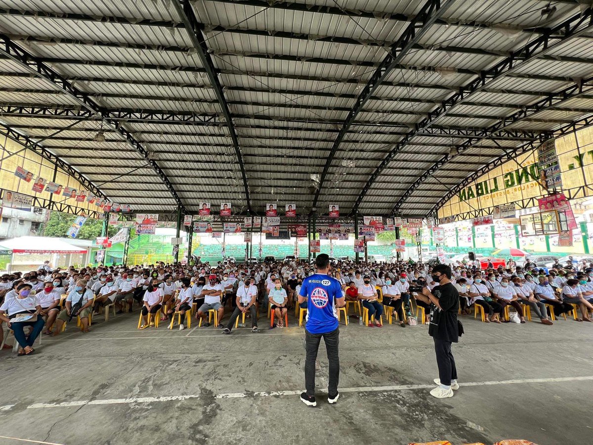 ofwfamilyclub's tweet photo. TINGNAN: Binigyan ng oportunidad si OFW FAMILY Party-List Nominee Rhodge L. Bermudez na ibahagi ang ating mga adbokasiya sa mga residente ng Brgy. Commonwealth, Quezon City.

#OFWFAMILY #127sabalota
#Commonwealth #QuezonCity https://t.co/NElj7qCrmk