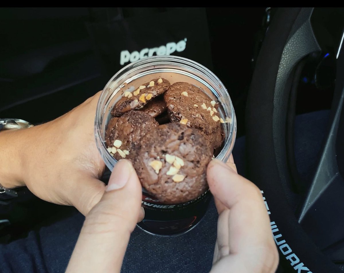 Pocrepe_'s tweet photo. Rt kalau craving brownies cookies😆 https://t.co/KQKEGVZmGe