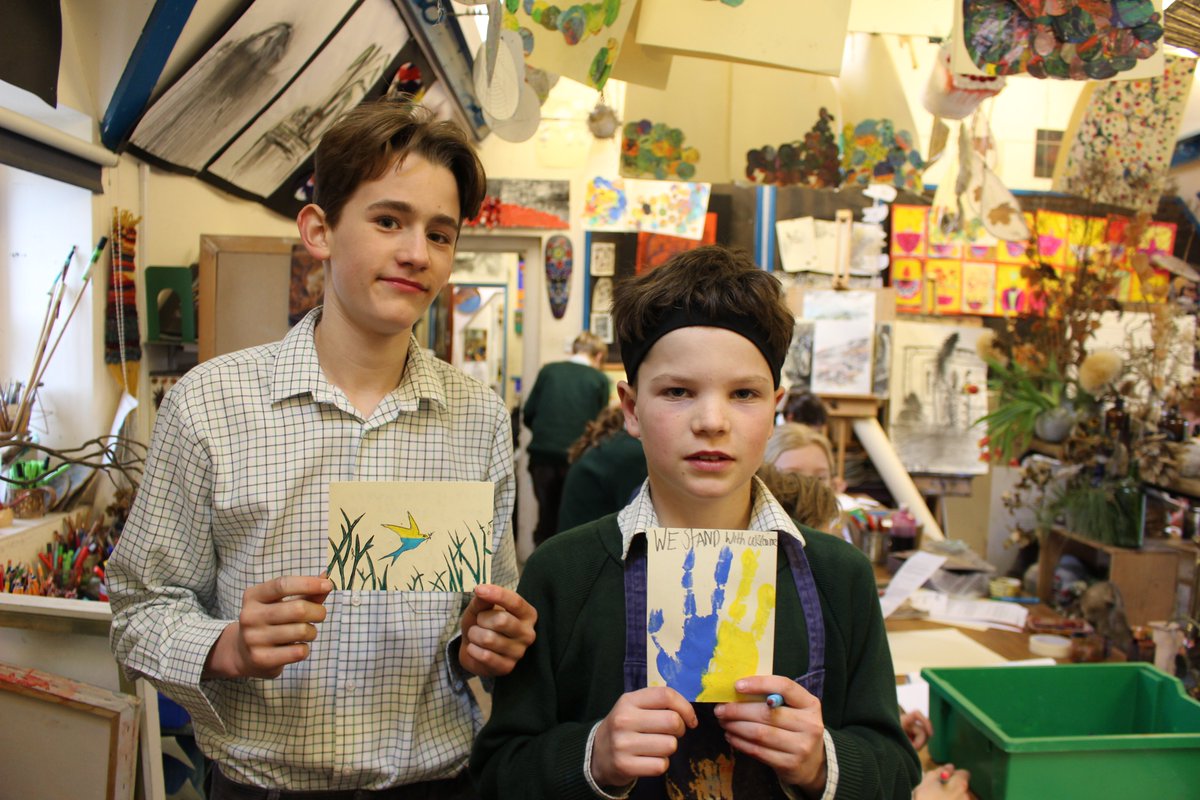 Our pupils are proudly joining with thousands of others across the country in writing and illustrating postcards for children in or fleeing from Ukraine. It’s part of the #packedwithhope appeal set up by Gracie @LittleToller  and Kevin @Ofmooseandmen. #teamperrott #ukraine