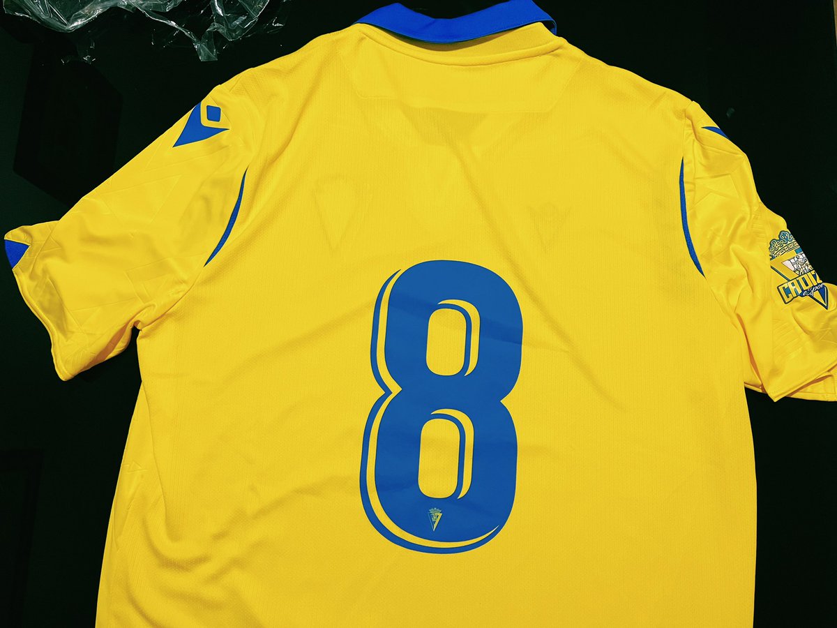 Grazie mille por el detalle <a href="/Cadiz_CFESports/">Cádiz CF eSports</a> , <a href="/Cadiz_CF/">Cádiz Club de Fútbol</a> , a guardarla con muchísimo cariño.

#LLNSN 💛💙