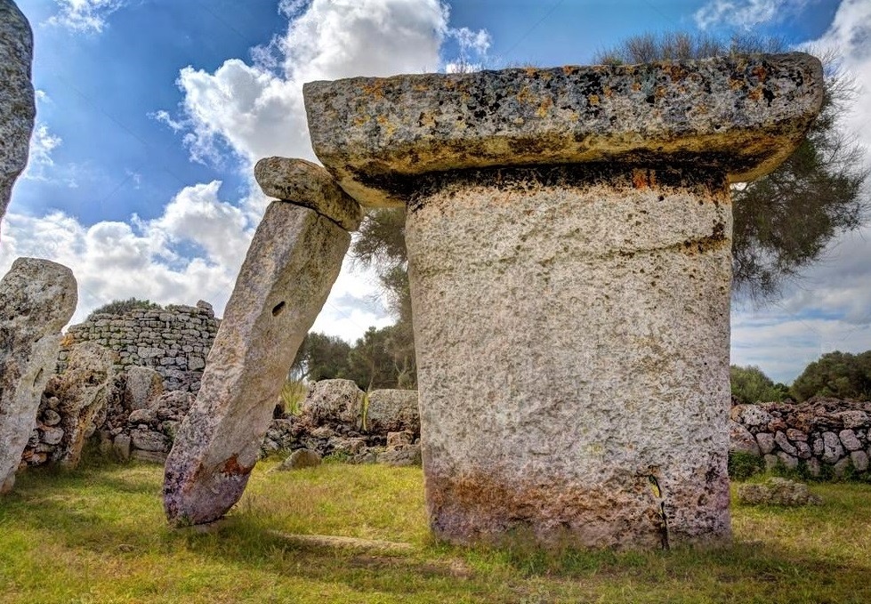 ORIENS_Cultura's tweet photo. #Menorca #Talayótica: candidata a #Patrimonio Mundial, con más de 1500 yacimientos arqueológicos, monumentos y sitios prehistóricos únicos. #Cultura #Historia #Arqueología #Talayot https://t.co/vIaAMoD5GV https://t.co/qP6pF4iIAC