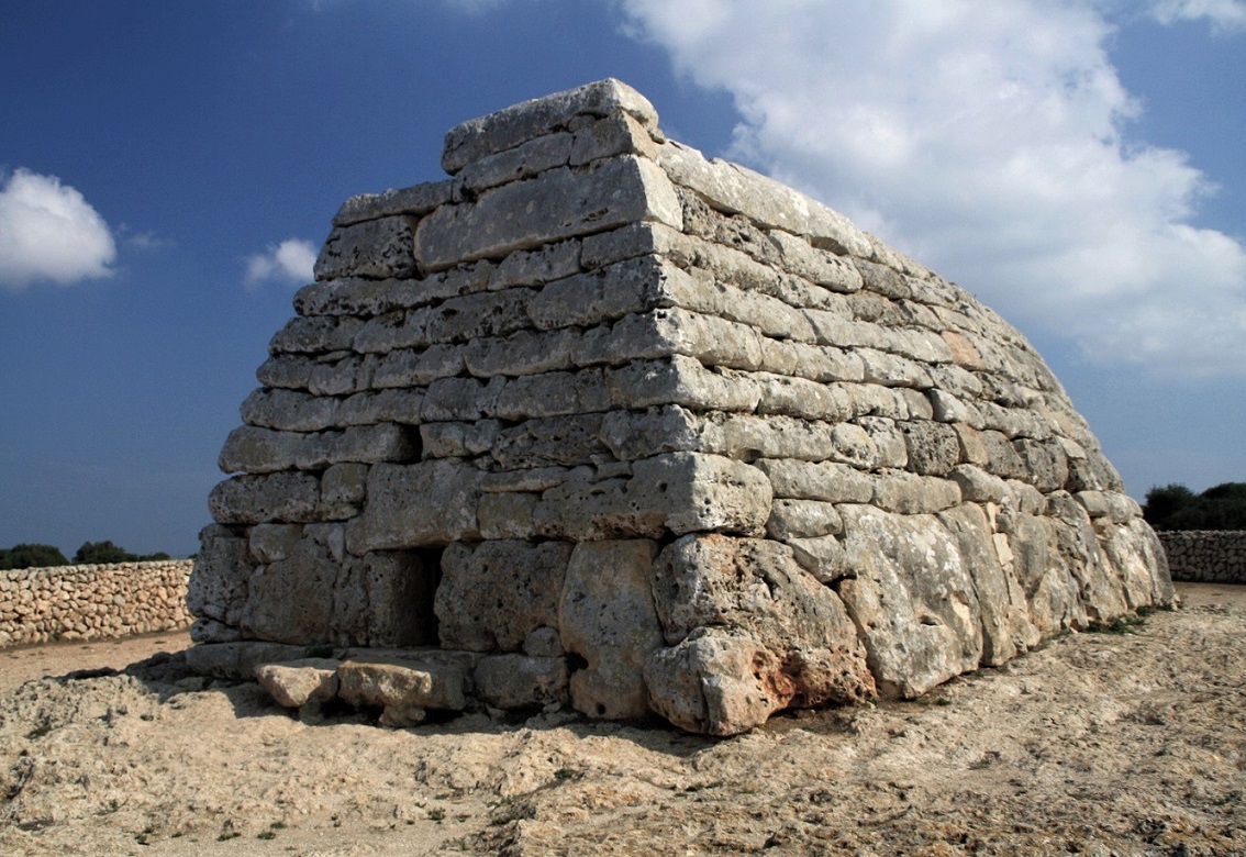 ORIENS_Cultura's tweet photo. #Menorca #Talayótica: candidata a #Patrimonio Mundial, con más de 1500 yacimientos arqueológicos, monumentos y sitios prehistóricos únicos. #Cultura #Historia #Arqueología #Talayot https://t.co/vIaAMoD5GV https://t.co/qP6pF4iIAC
