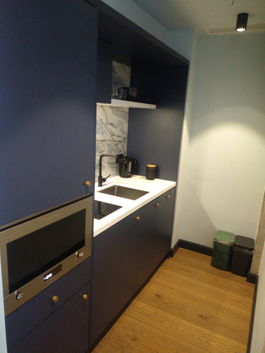Hannah_23's tweet photo. Would 100% stay in Beckett Locke for future Dublin gigs. Reasonably priced and you get a kitchenette but more importantly, a rainfall shower! Now to do some exploring and have some Guinness before my flight home later. https://t.co/wqgnf9e61g