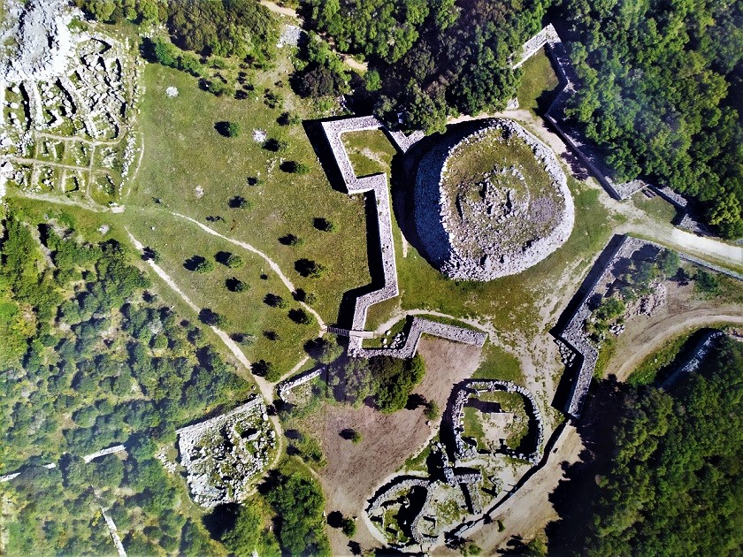 ORIENS_Cultura's tweet photo. #Menorca #Talayótica: candidata a #Patrimonio Mundial, con más de 1500 yacimientos arqueológicos, monumentos y sitios prehistóricos únicos. #Cultura #Historia #Arqueología #Talayot https://t.co/vIaAMoD5GV https://t.co/qP6pF4iIAC