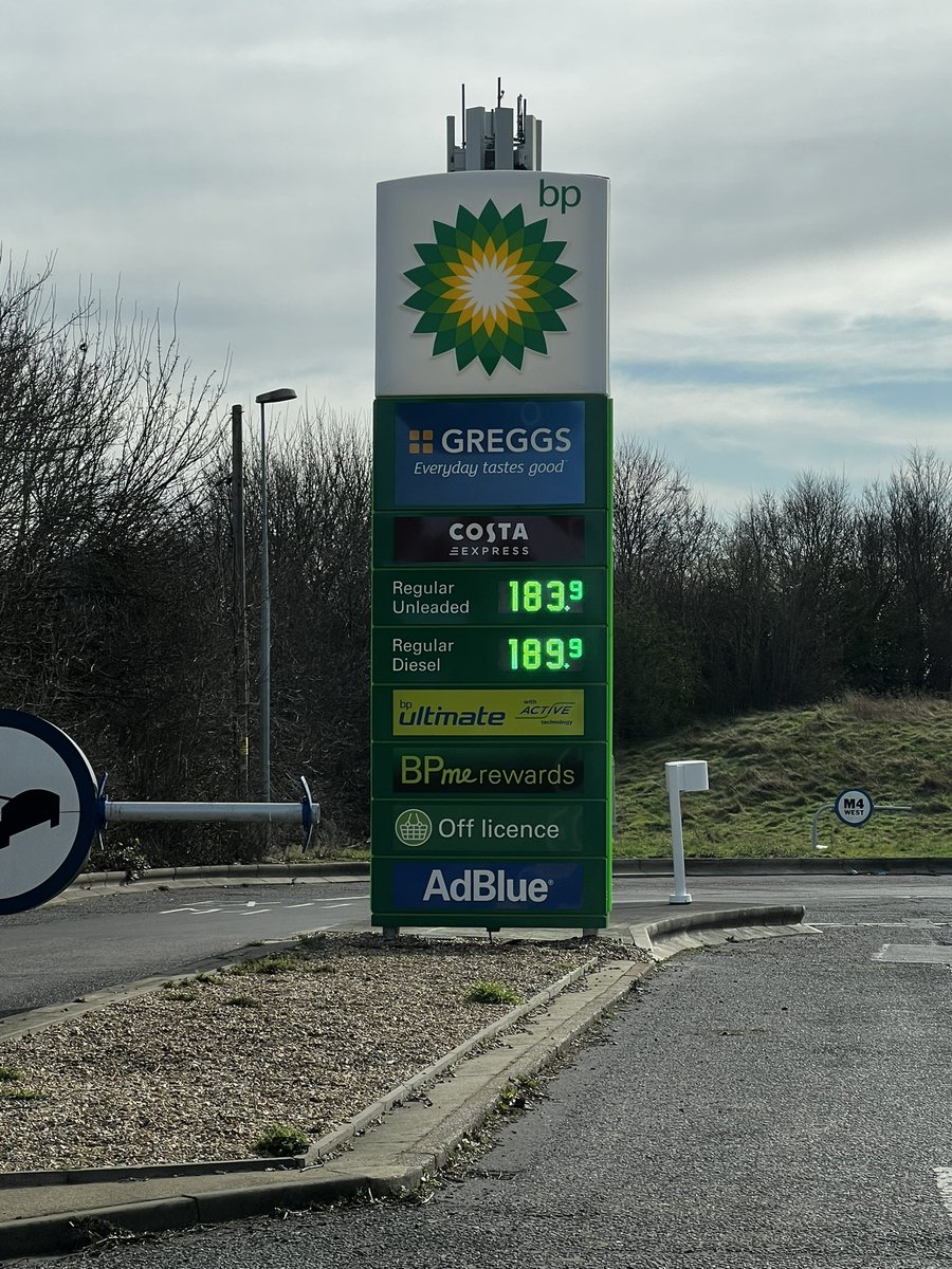 CFCcabby's tweet photo. @NickFerrariLBC Heston services 🤷🏼‍♂️🤬 https://t.co/O1RpBtsU7X