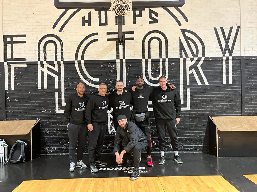 lereseau3x3's tweet photo. Un 5 majeur de très haut vol. Le Réseau 3x3 c’est tout d’abord une volonté commune de faire avancer la discipline du @FIBA3x3 à travers tout le territoire français! Le réseau se positionne comme un allié fort et surtout compétent de la @3x3ffbb. Le concept est simple
#lereseau3x3 https://t.co/OvBloHDNKN