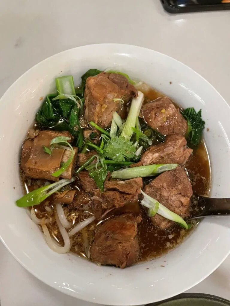 Nikkilee717's tweet photo. Bend has a surprising food scene! After a long day riding Mount Bachelor it can be challenging to decide where to eat. I have some recommendations for you! Which one's have your tried? https://t.co/ufL9jP8t2k https://t.co/vEqnNUkjbf