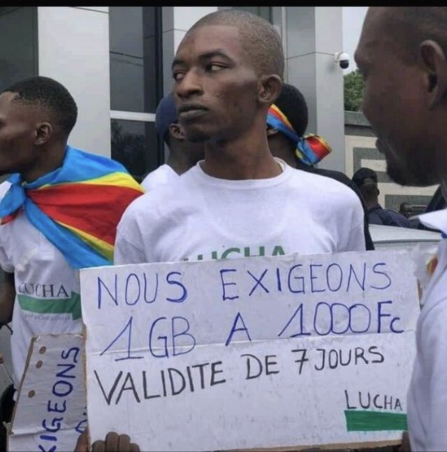 Mich_MBM's tweet photo. La rue s exprime ! Pour ou contre ? https://t.co/Eznlwa7WZI