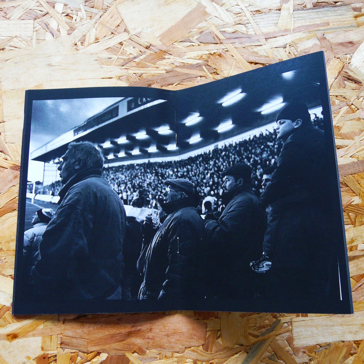 𝐑𝐄𝐒𝐓𝐎𝐂𝐊 | FOOTBALL FANS by <a href="/IanBeesleyphoto/">Ian Beesley</a> 

Wonderful photozine by the acclaimed photographer documenting the highs, lows and everything in between of being a football fan. 

<a href="/caferoyalbooks/">Café Royal Books</a>

🛒 stanchionbooks.com/products/footb…