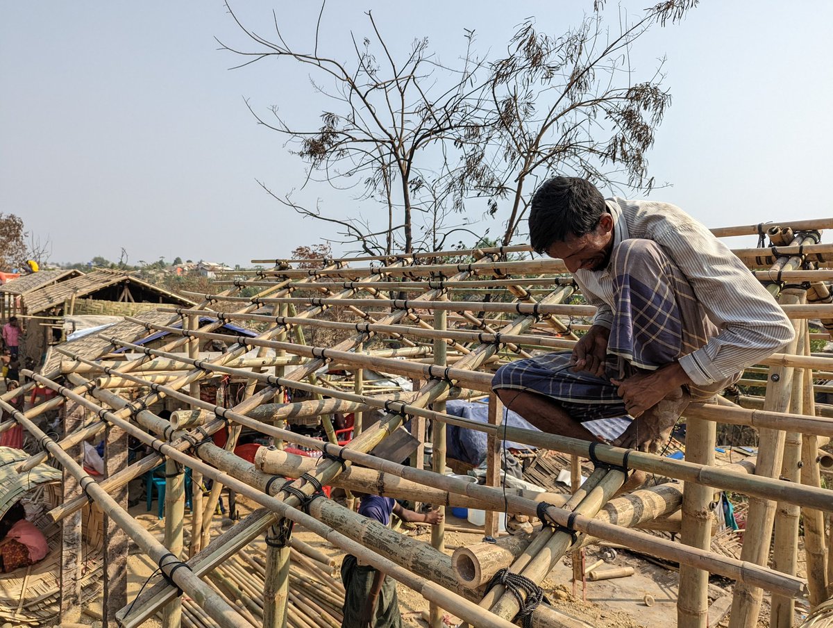 1HannahKate's tweet photo. In the boiling sun, from ashes, #Rohingya #refugees rebuild their shelter after last week's fire 🔥

Big thanks to those supporting their community rebuild especially those who need a helping held 🤝 https://t.co/a6ByCSKPrI