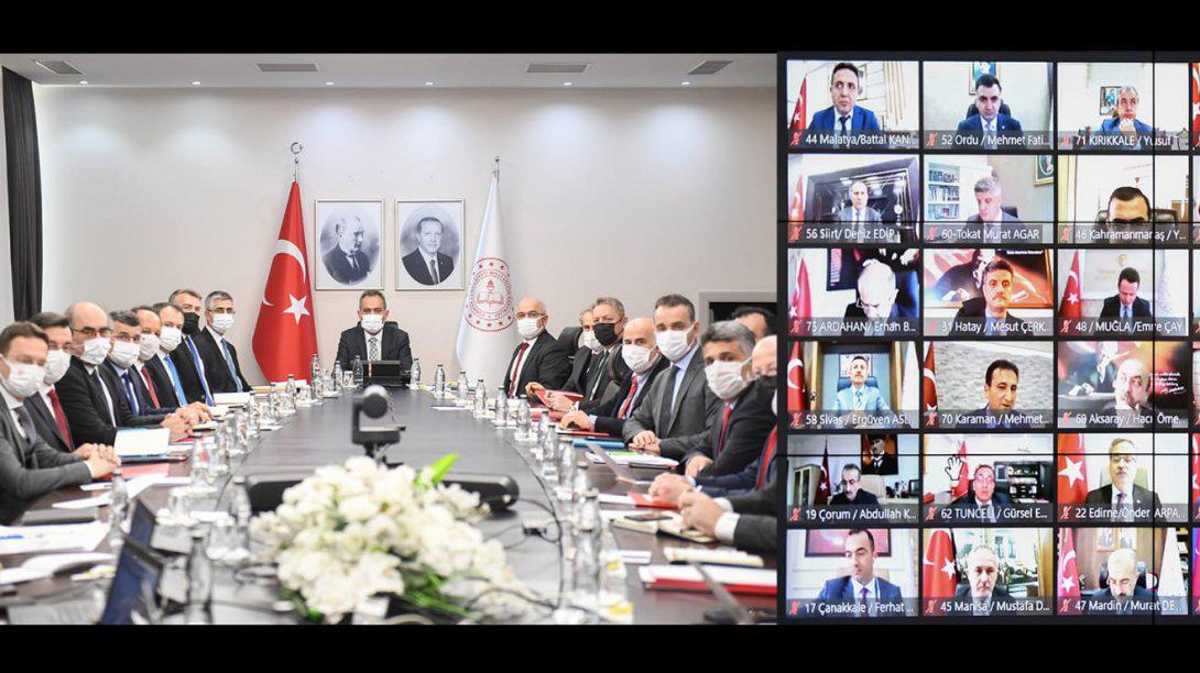 istanbulilmem's tweet photo. Millî Eğitim Bakanlığımızca okullar arası başarı ve imkân farklılıklarını azaltmak ve eğitimde fırsat eşitliğini güçlendirmek amacıyla "Temel Eğitimde 10 Bin Okul Projesi" hayata geçirildi. 

📝Haber https://t.co/jShoa0HZTH

@tcmeb @memleventyazici https://t.co/vDwPubFU3E