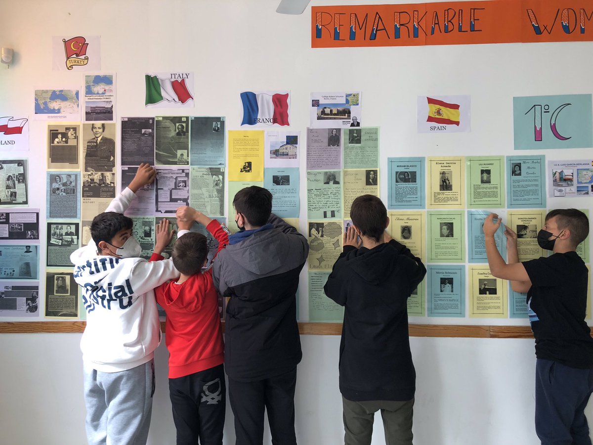 BerlangaKa101's tweet photo. This is the exhibition of our 1stESO C students to commemorate Women's Day, as the culmination of their eTwinning project. It shows the posters made by students from the different participating countries @IESBerlanga1 @sepiegob @TicandBio #Berlangaka101 https://t.co/4QGHw84VPg