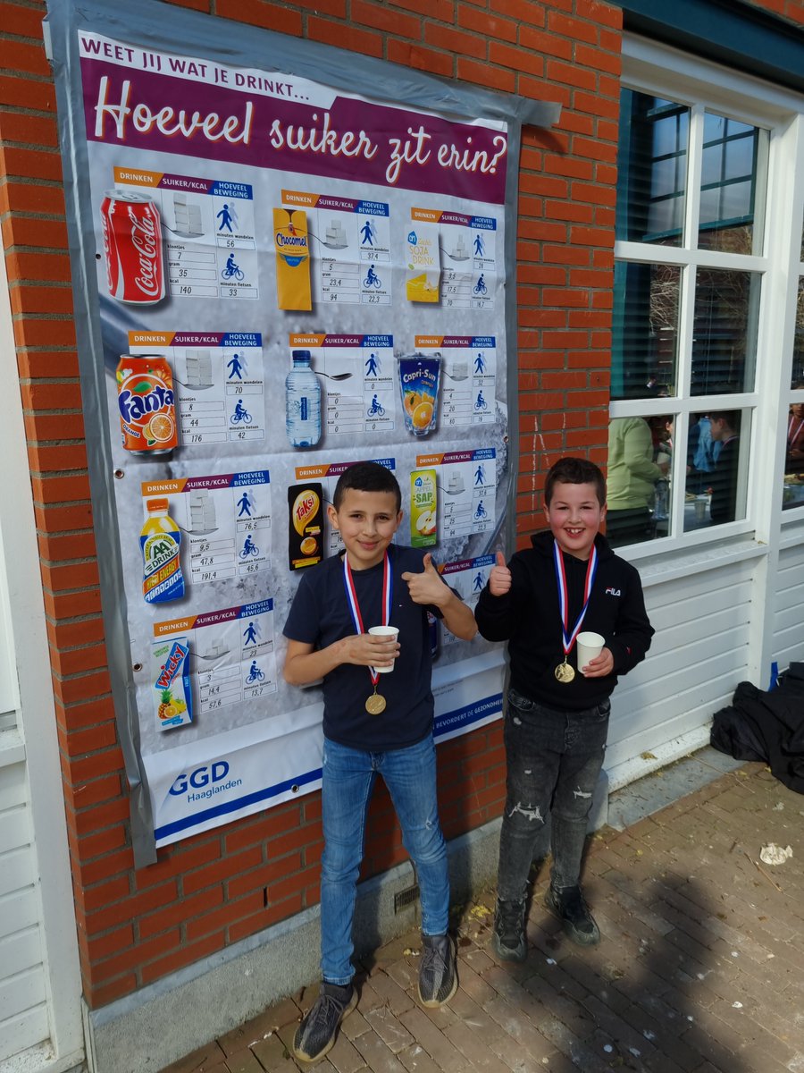 Vrijdag was het dan zo ver: De PWA-hardloopwedstrijd in Laak! Leerlingen van groep 7 brachten de buurt in beweging en deelden fruit uit in het belang van gezondheid! Een prachtige middag met veel enthousiasme! 🏃‍♂️🍏🏅 Met dank aan @ADOMaatschappij <a href="/ggdhaaglanden/">GGD Haaglanden</a> <a href="/GemeenteDenHaag/">Gemeente Den Haag</a>