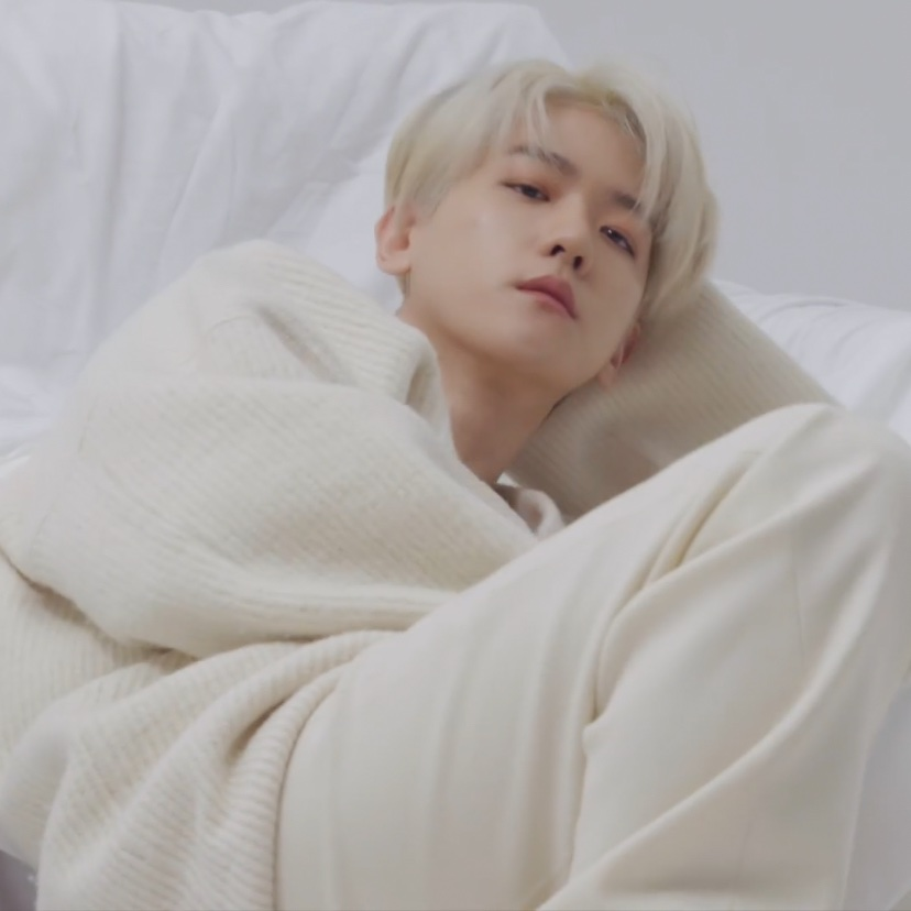 bbhperhour's tweet photo. #BAEKHYUN #백현 #ベクヒョン @B_hundred_Hyun https://t.co/TPTwJqe8Ip