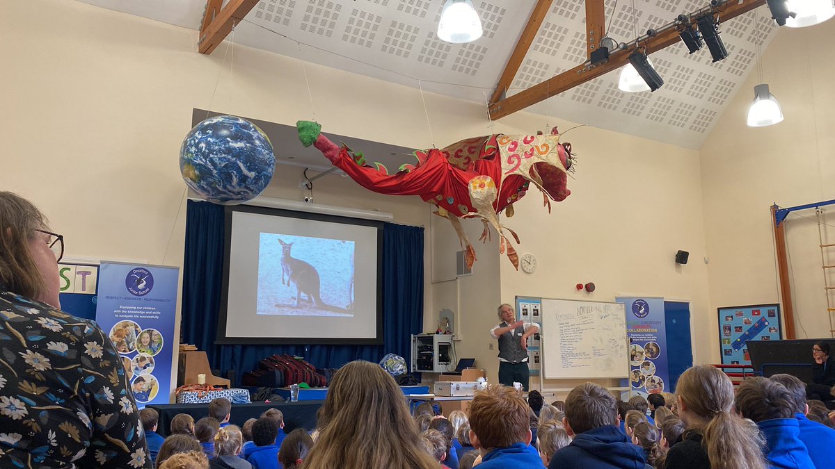 DroxfordJun's tweet photo. From planes to robots, from gravity to static electricity, from shooting stars to different planets, then all the way to plants and trees and now kangaroos! All in one assembly! A wonderful, engaging and funny whiz through different aspects of science. The children loved it! https://t.co/AdWDiSHEgP