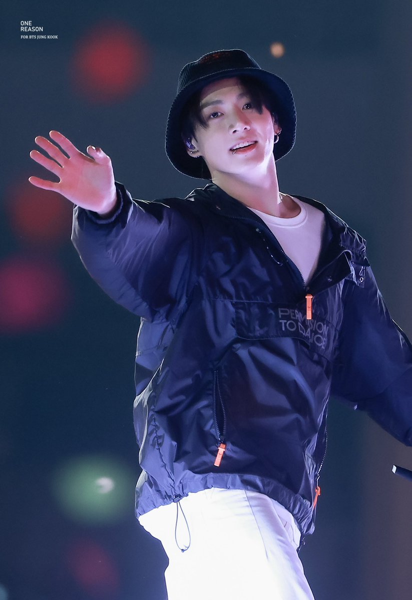 ONE_REASON_JK's tweet photo. 220313 PTD IN SEOUL 
   
정구기 3일동안 수고 많았어💜
#JUNGKOOK #JJK #정국 #BTS        @BTS_twt https://t.co/9RDVNjq7wG
