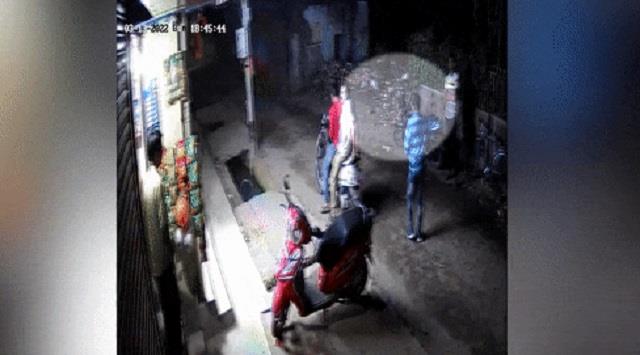 punjabkesari's tweet image. VIDEO में देखिए गुंडागर्दी का नंगा नाच- TMC पार्षद की सरेआम गोली मारकर की हत्या     punjabkesari.in/national/news/…
#tmccouncillor #anupamdutta #bengalpolice #tmccouncillormurder