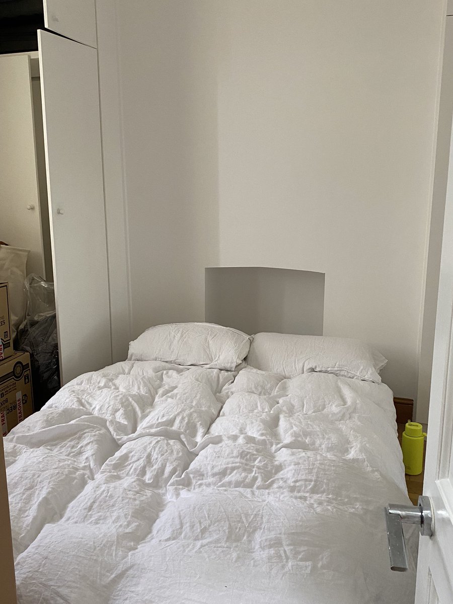 Evecornwell's tweet photo. pov: the day after moving day 🌱🌷☕️ https://t.co/okxYTTHHUc
