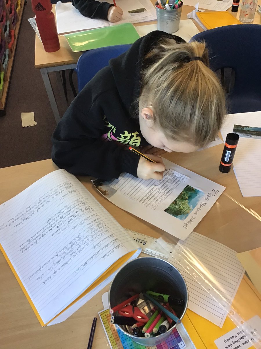 LakesideYr5's tweet photo. We have started our non-fiction texts about the Vikings this morning. #hotwrite #lakesideloveswriting #lakesideloveenglish https://t.co/4mWaHEhXEo