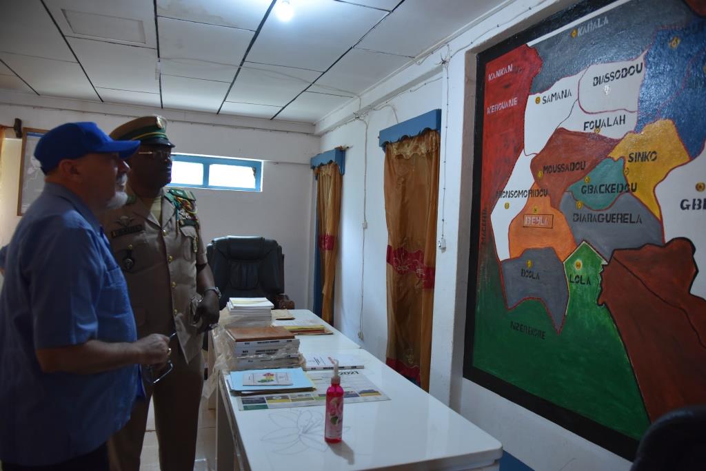 UEenguinee's tweet photo. Vendredi, l’Ambassadeur @enjosepcoll a procédé à la pause de la 1ère pierre de la maternité de l'hôpital de Beyla en présence des autorités locales. Il a aussi visité le futur centre de santé de Boola. 2 des 15 sites devant accueillir 15 structures du #PASA2, cofinancé par🇪🇺🇫🇷🇩🇪 https://t.co/bmqEp1DzpE