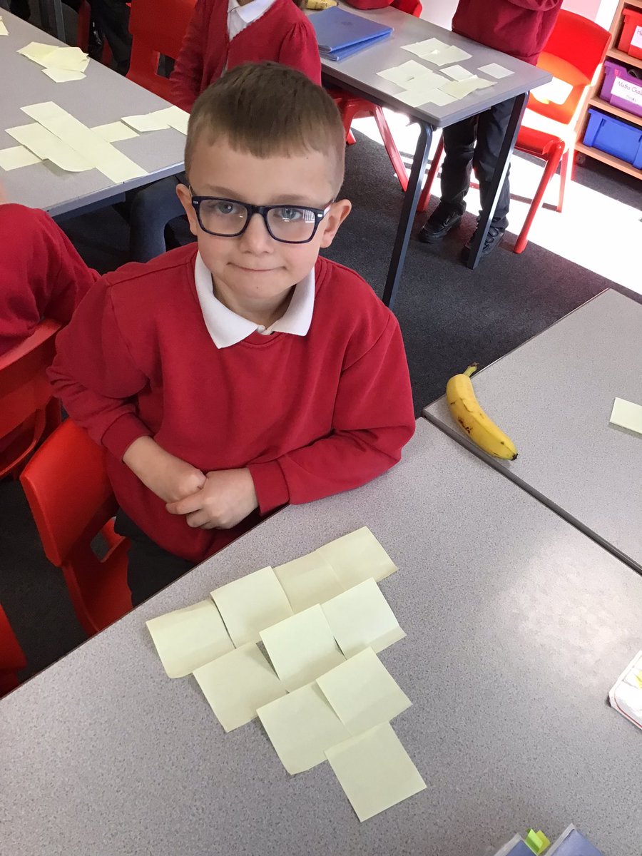OakfieldY4's tweet photo. We’re using post it notes to make 2D shapes and then using them to help us calculate the shape’s area. What maths superstars we are! https://t.co/QFe9vHr3bS