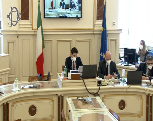 Contenimento costi #energiaelettrica e #gas naturale,
presso le Commissioni #Ambiente e #AttivitàProduttive audizioni <a href="/eni/">eni</a>, Carpi - Consorzio autonomo riciclo plastica Italia, #Assogasmetano, @falckrenewables, #Federacciai e <a href="/EFSolare/">EF Solare Italia</a>. Diretta: bit.ly/Audizione_Ambi… #OpenCamera