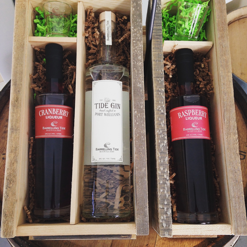 Looking for a cool gift idea? We have wooden boxes to go along with our beautiful bottles!

Buy Now Link in Bio. 

#BarrellingTide #NovaScotia #Gin #Liqueur #Gift #Distillery