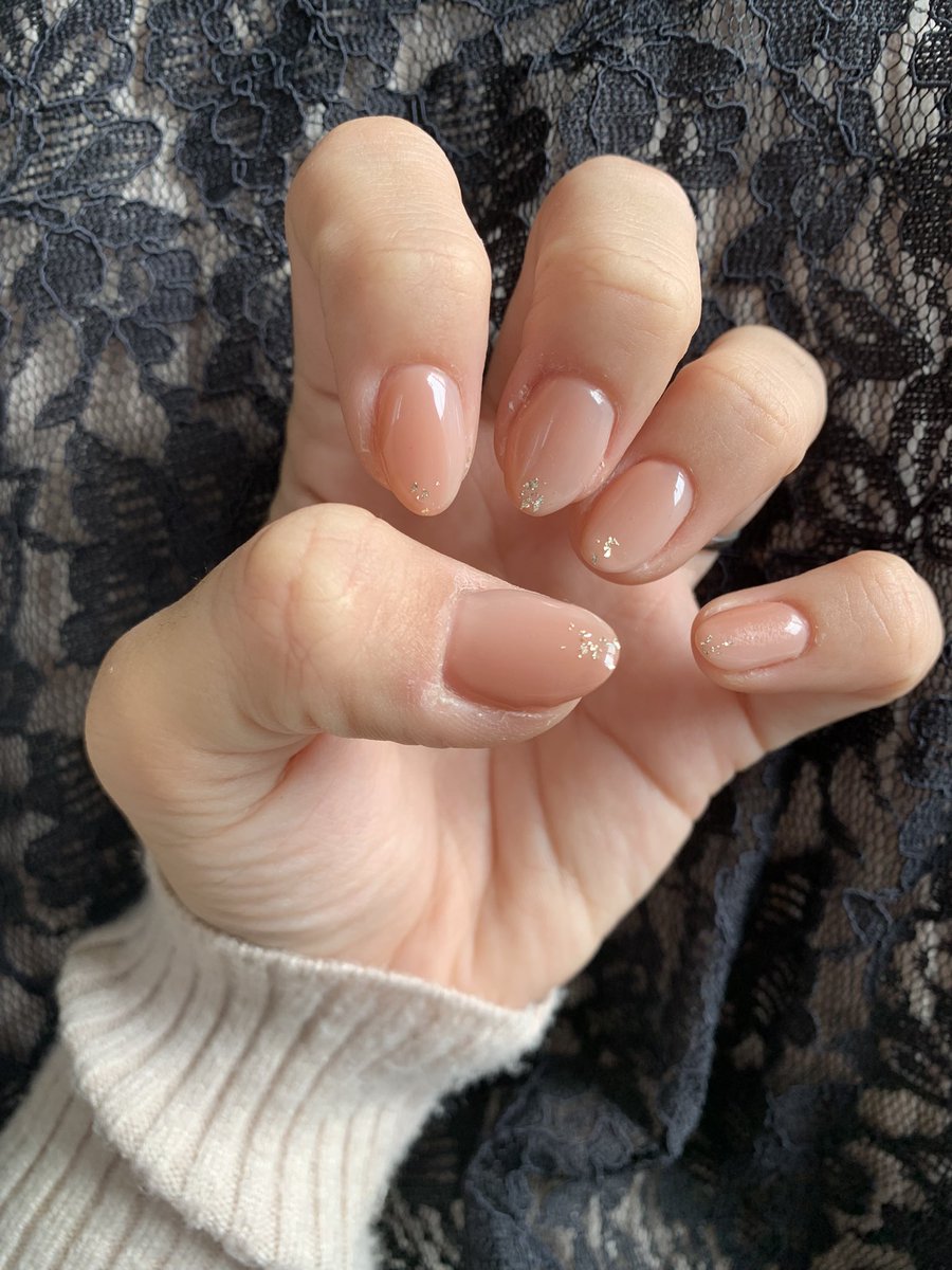 FAl0re's tweet photo. 淡い縦グラデーションに
ラメ散らしてもらった💅

最近体重停滞気味でやばいな〜
と思いつつ
甘いもの食べちゃう😞😞😞 https://t.co/ez4l9bqDSC