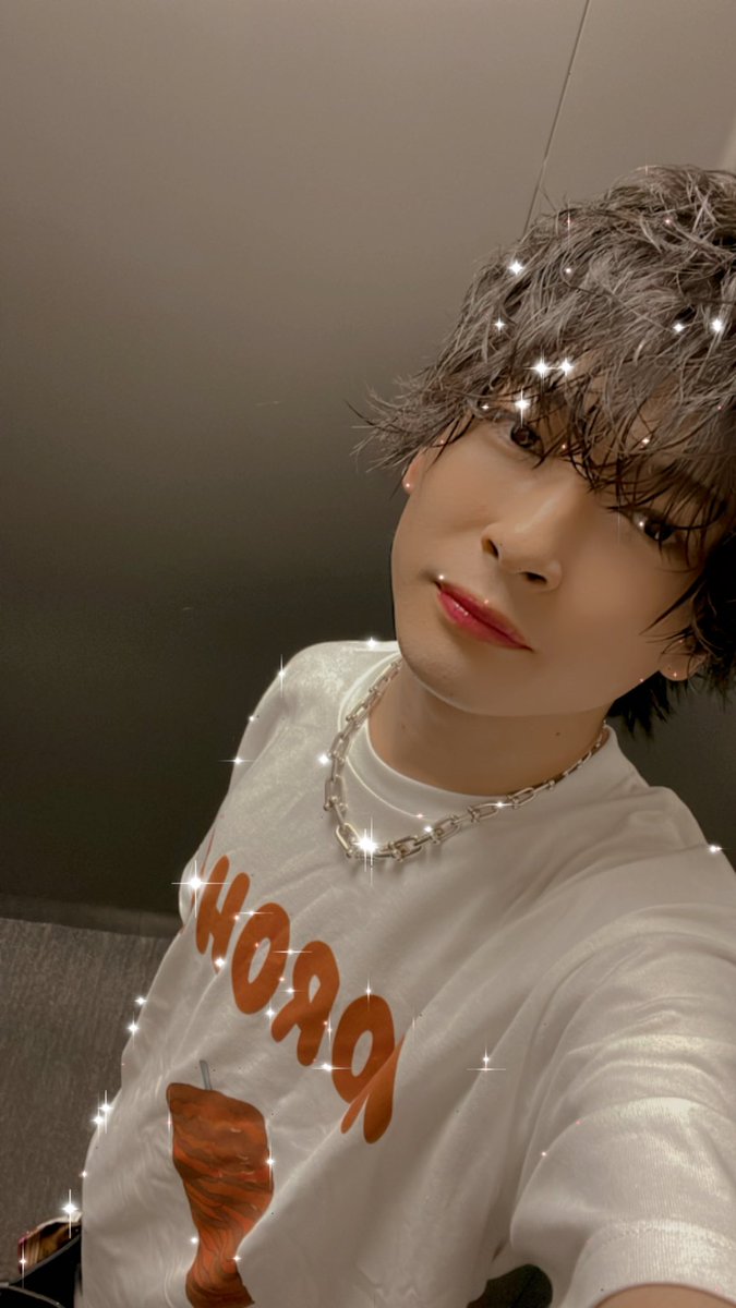 sora_VALHALLA's tweet photo. 歩いてたらみんな見てくるけど半袖だから？
僕がかっ���いいからか💕
てへ https://t.co/FlwwlPUAZb