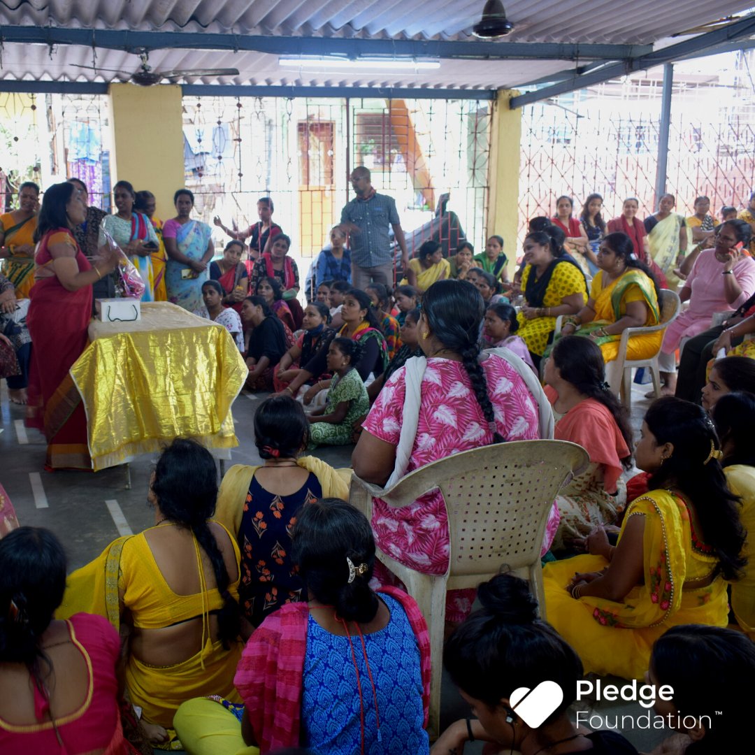 PledgeFoundatio's tweet image. On 8th March 2022, Pledge Foundation celebrated Women's Day with 200+ women living in Valnai Village, Orlem, Mumbai. Awareness session was carried out along with Sanitary Pad distribution to the women.

#mumbai #LetsPledge #PledgeFoundation #Padbank