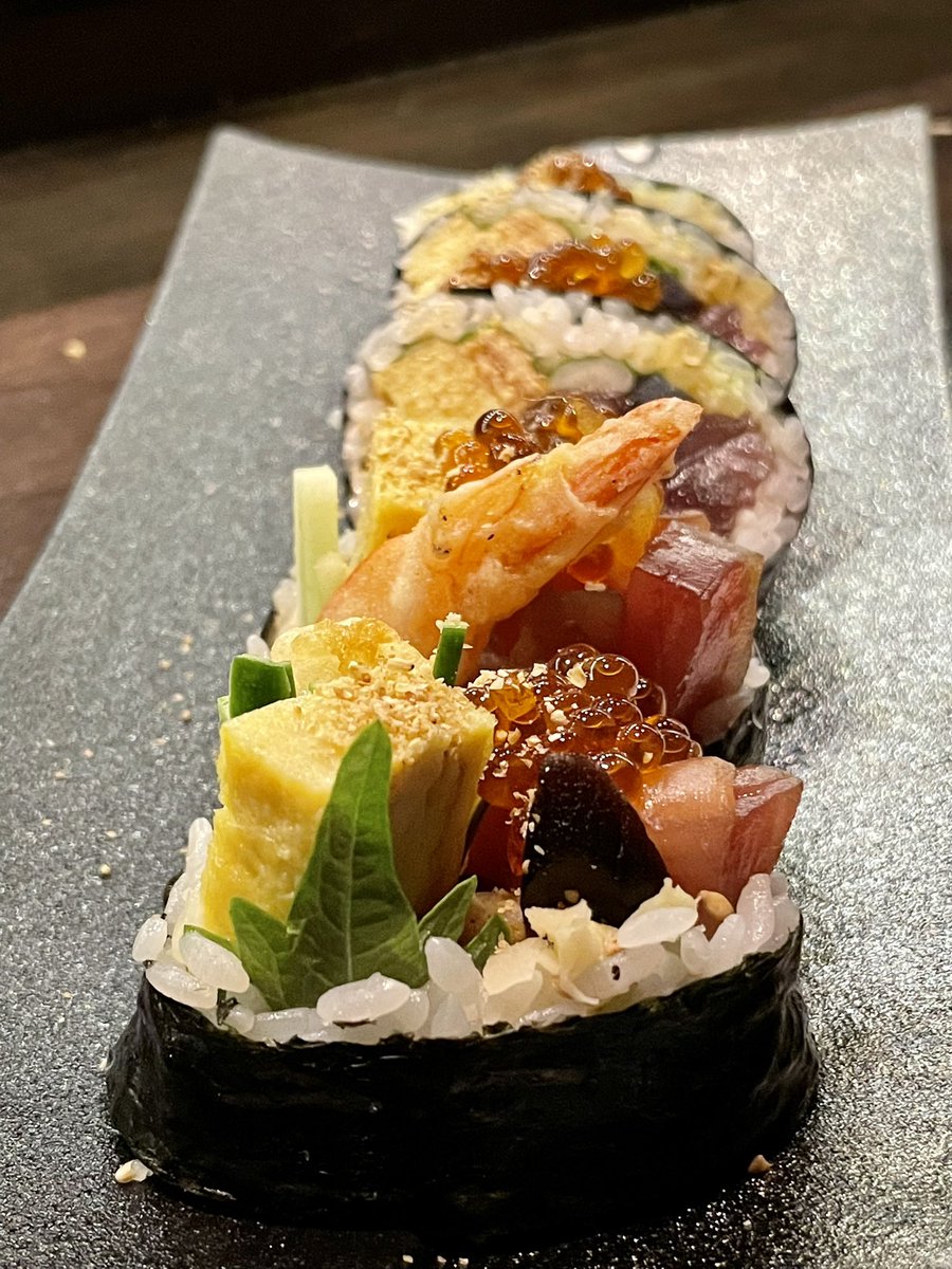 deepcaffeine's tweet photo. 신사동 <사케츠바사>
아 정말 맛있다..여기 너무 맛있어. 고등어 초밥, 후토마키, 아귀튀김..모둠 사시미! 메뉴 하나하나 다 맛있고 사케, 소주 종류도 다양함.
하이볼/음료수 없고 1인1주류 주문 필수입니다. 참고해주세요. 여기 진짜 맛있다... https://t.co/meGscmDUId